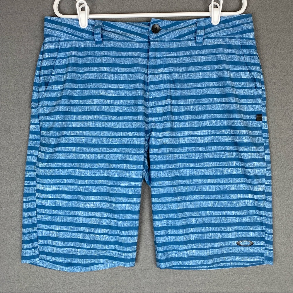 Oakley Control Golf Shorts Men’s 35 Flat Front Performance‎ Blue Striped